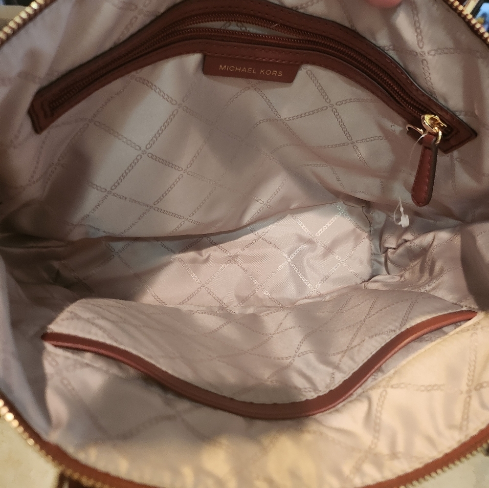 Michael Kors Logo Jet Set East West Top Zip Tote NWOT - Picture 4 of 4